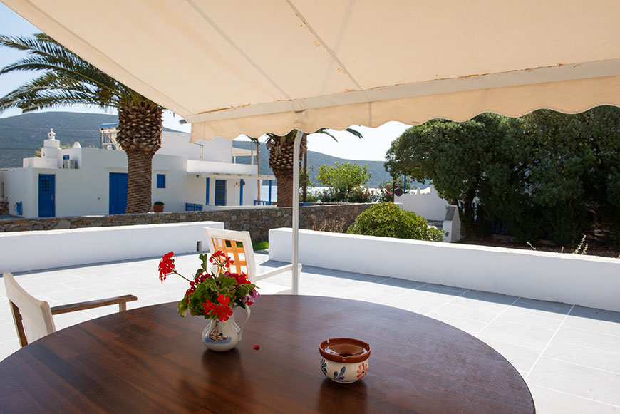 Short distance from the sea are the Margarita Giammaki Rooms in Vathi